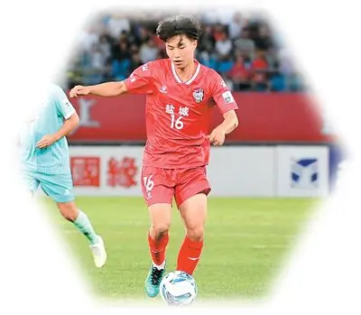 样的劲头, 进校足球队, 乐部做青训